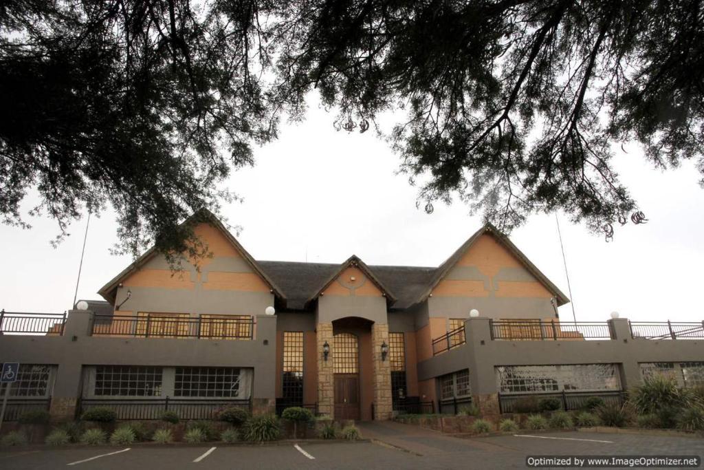 Bains Lodge Bloemfontein Exterior foto